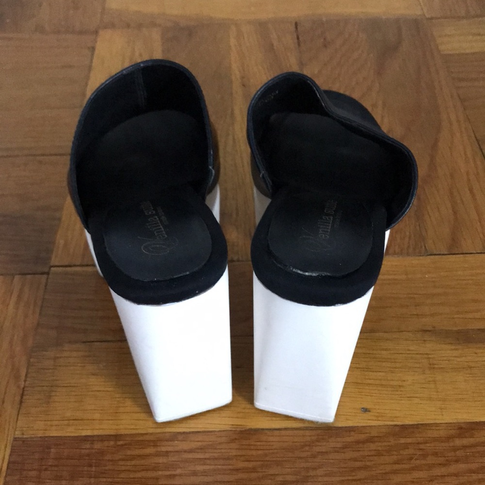 Black platform shoes with chuck heels - Picture 3 of 5